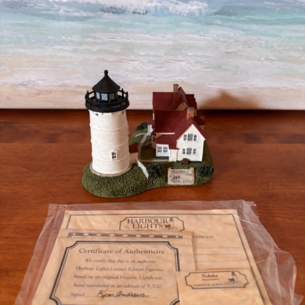 Nobska, MA Harbour Lights Lighthouse Figurine - Picture 2 of 6